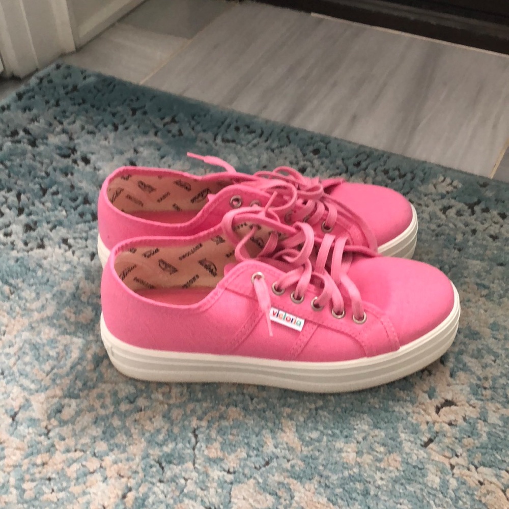 Size 8 pink platform little runners